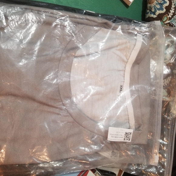 Gray crew tshirt with 3/4 sleeves. Brand new in the packing. - Picture 2 of 2